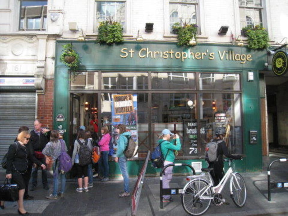 Das Hostel von der Straße aus Hostel St. Christopher's - London Bridge: The Inn