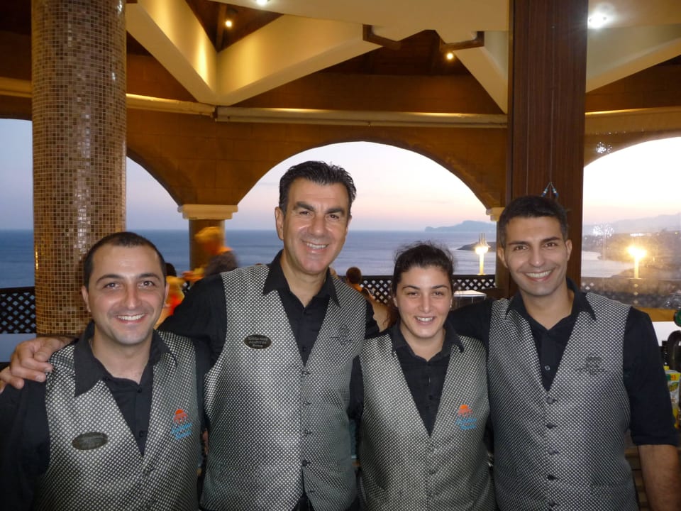 Dreamteam der Mainbar am Abend  Hotel Kalithea Horizon Royal