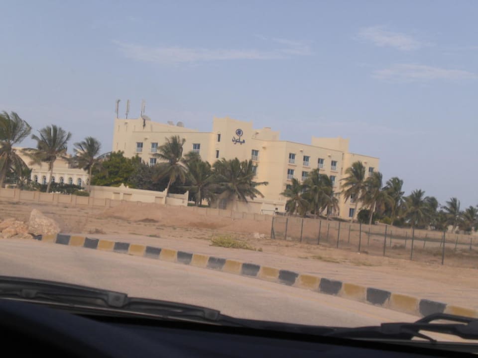 Hotel von der Strasse vom Hafen her Hilton Salalah  Resort