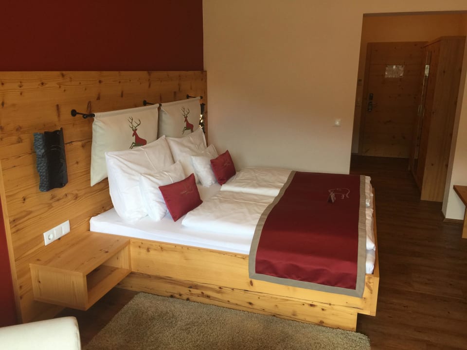 Bett ALMGUT Mountain Wellness Hotel