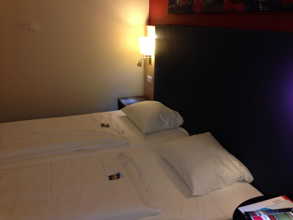 Bett H+ Hotel Köln Brühl