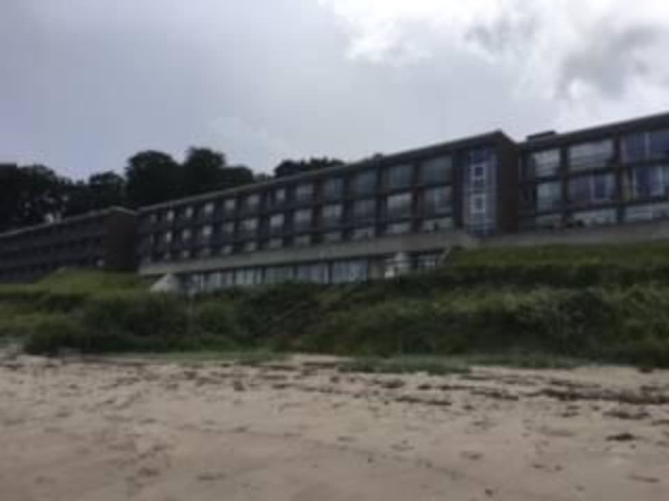 Hotelanlage vom Strand Helnan Marselis Hotel