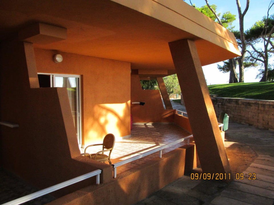 Blick auf eine Terrasse  Iberostar Waves Playa de Muro