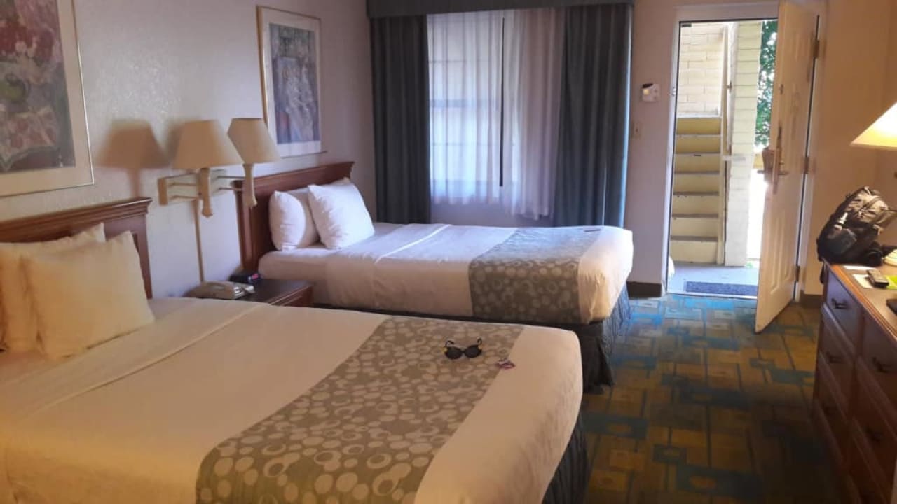 Widok w kierunku wejścia Hotel La Quinta Bakersfield