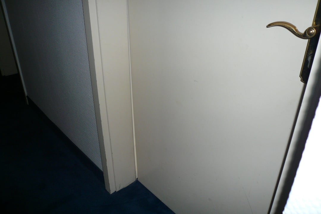 Tür undicht, gut sichtbar Strandhotel Ahlbeck