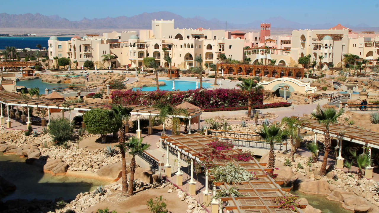 Central garden view Hotel Kempinski Soma Bay