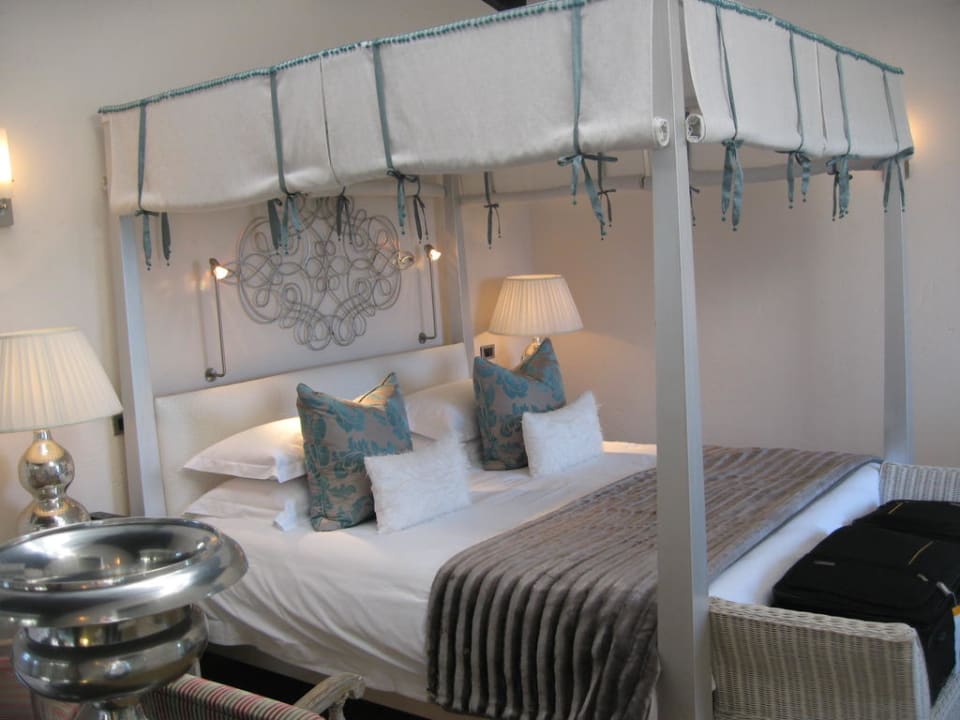 Schlafbereich der Milkwood Suite Teremok Marine Lodge