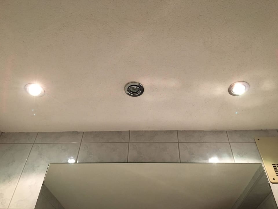 Defekte Deckenbeleuchtung im Badezimmer Berger's Sporthotel