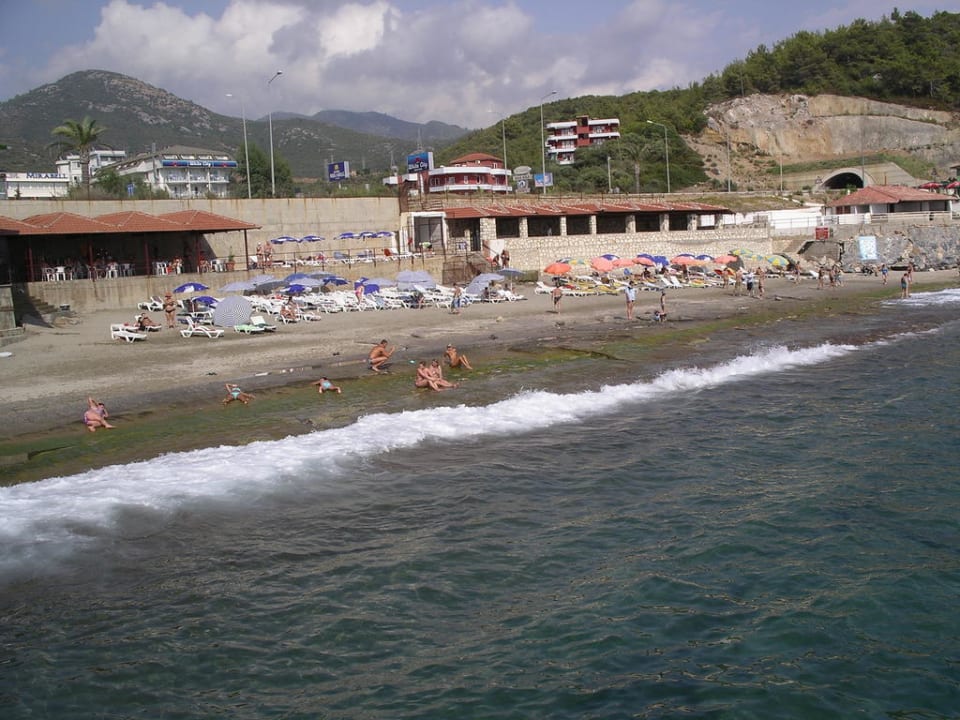 Strandabschnitt vor dem Hotel Club Hotel Mirabell