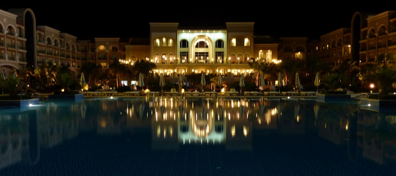 Hotelansicht vom Meer, bei Nacht Premier Le Reve Hotel & Spa