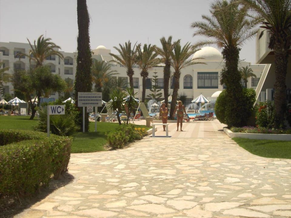 Weg vom Hotelstrand zum Hotel Mahdia Palace Thalasso