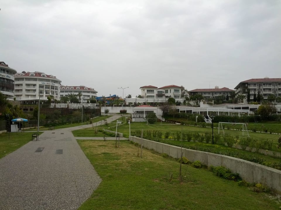 Schöner Spazierweg Alba Queen Hotel