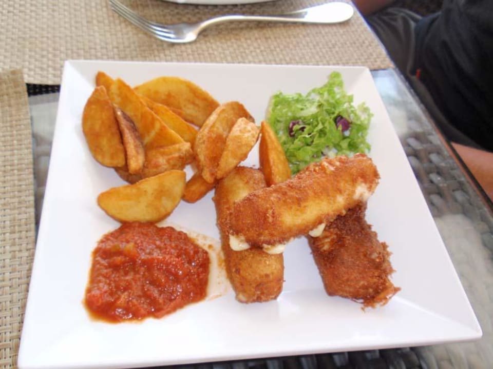 Potatoe Wedges und Mozzarella im Sea Blue Mittags Catalonia Royal Bavaro - Adults only