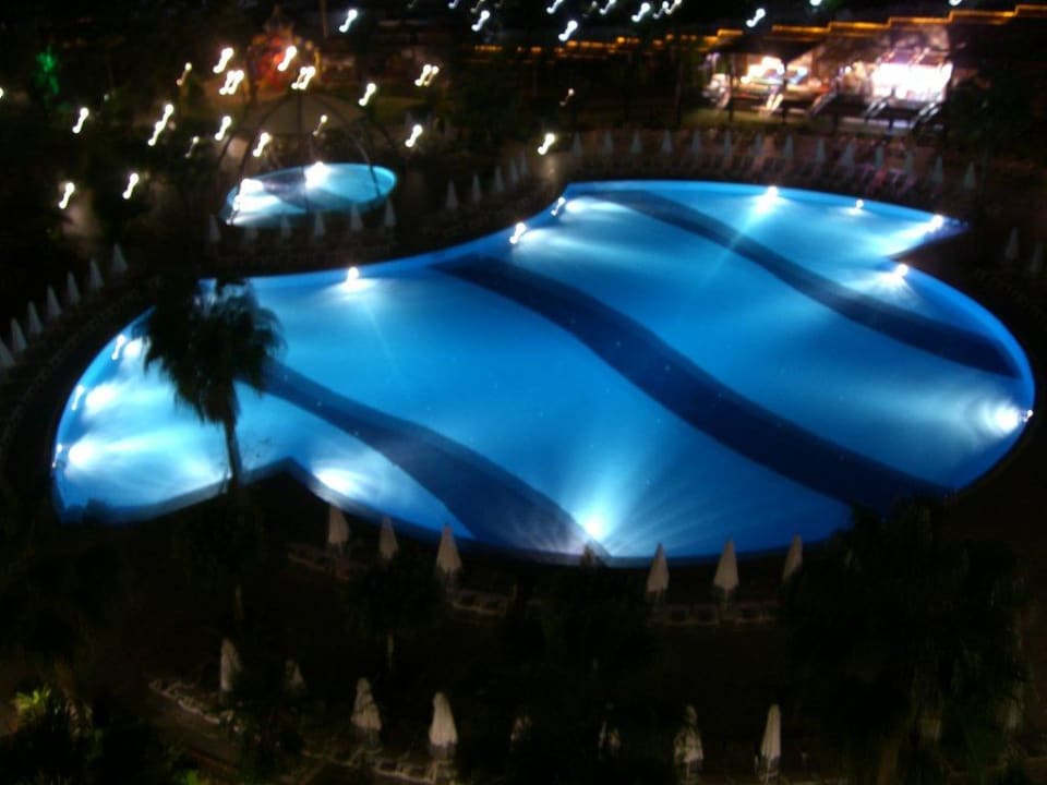Poolbeleuchtung Abends Saphir Resort & Spa