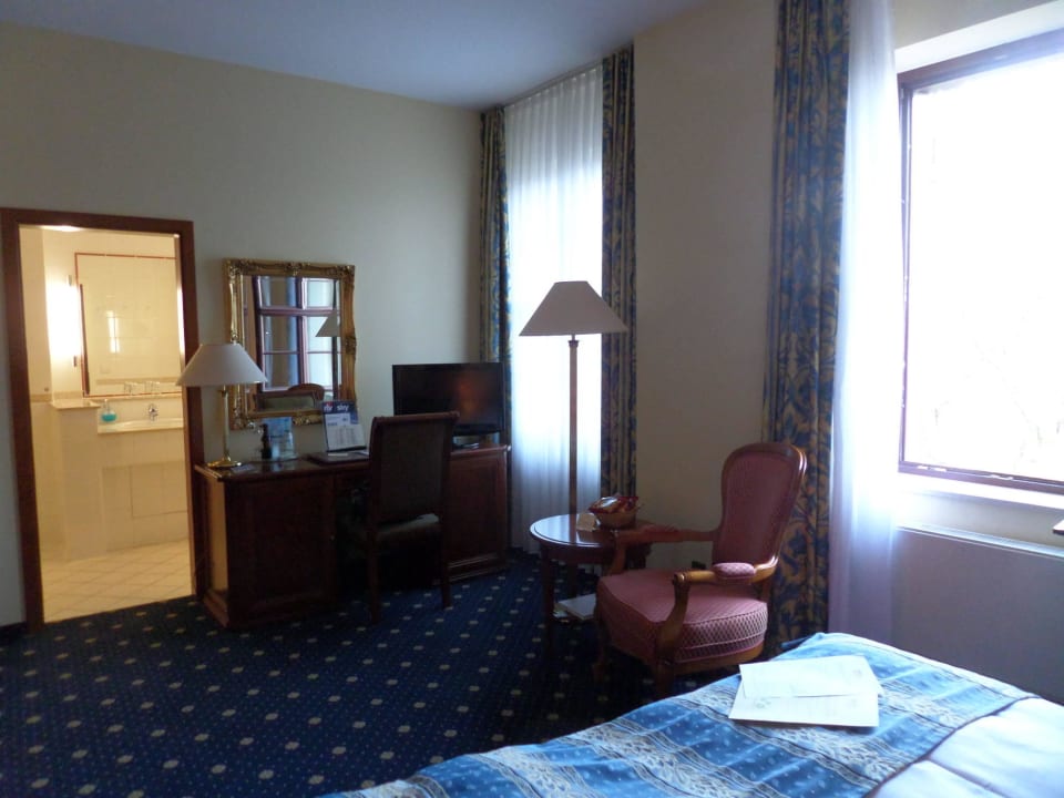 Schön groß: Zimmer 219 Schloßhotel Schkopau