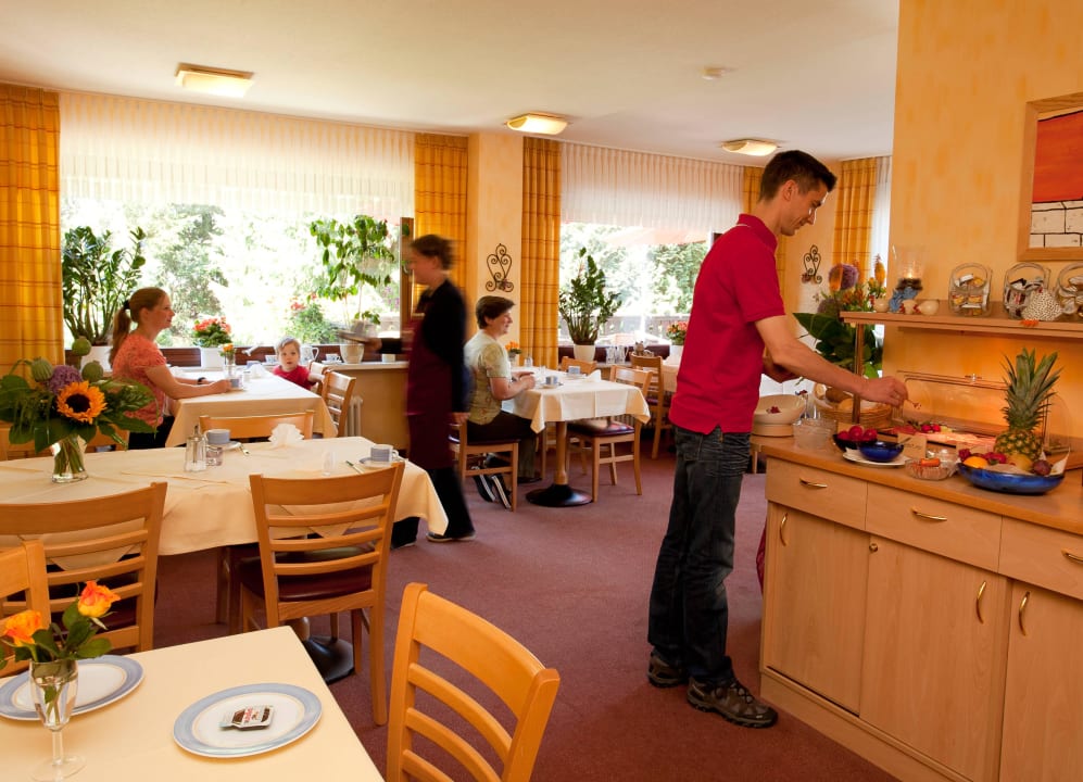 Gemütlicher Frühstücks- und Aufenthaltsraum Mein Vierjahreszeiten Hotel Garni