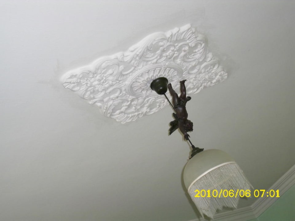 Stuck an der Decke mit Engelsleuchte Hotel Monaco