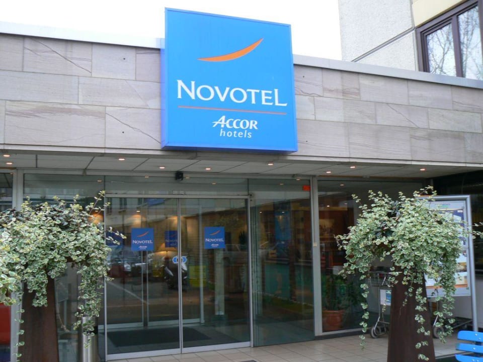 Eingangsbereich Novotel Nürnberg am Messezentrum