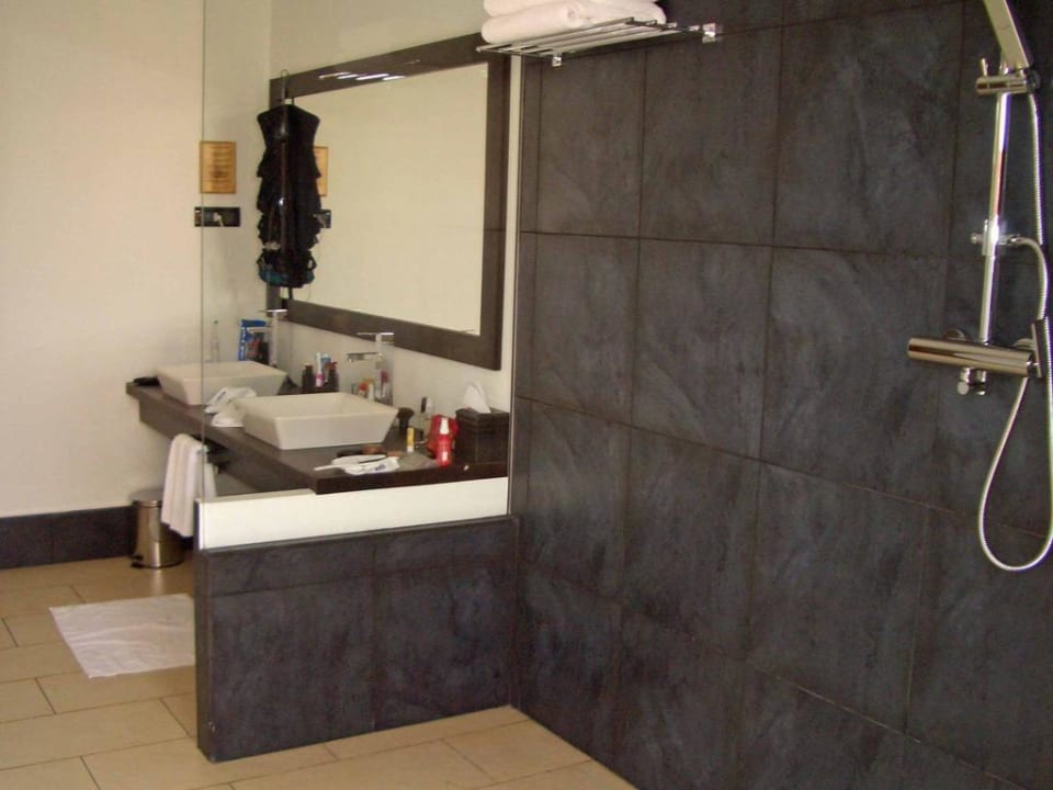 Dusche Vilamendhoo Island Resort & Spa