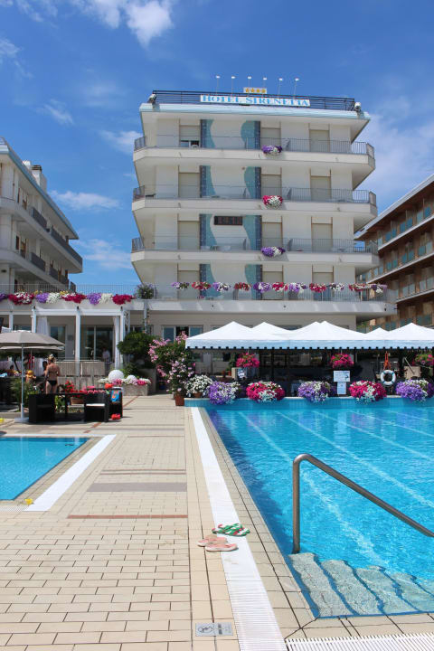 Vom Pool aus Hotel Sirenetta