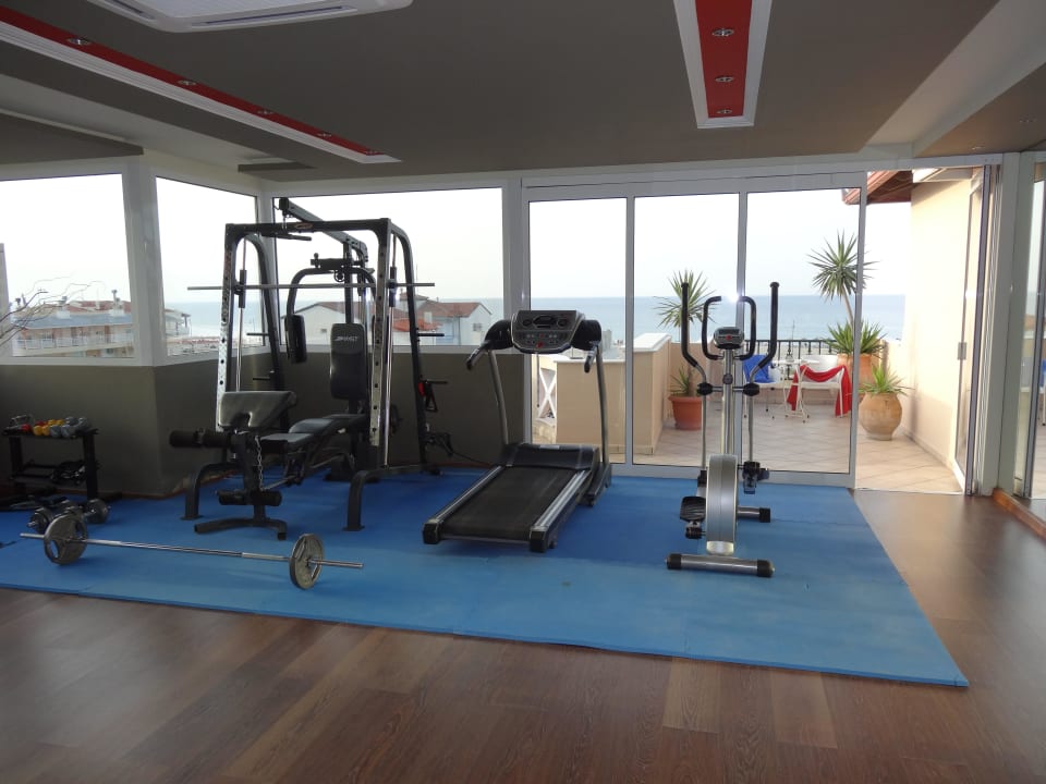 Toller Ausblick vom Fitnessraum Evilion Sea & Sun Hotel