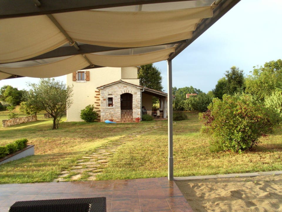 Blick vom Pool zum Haus Haus Istria Moderna