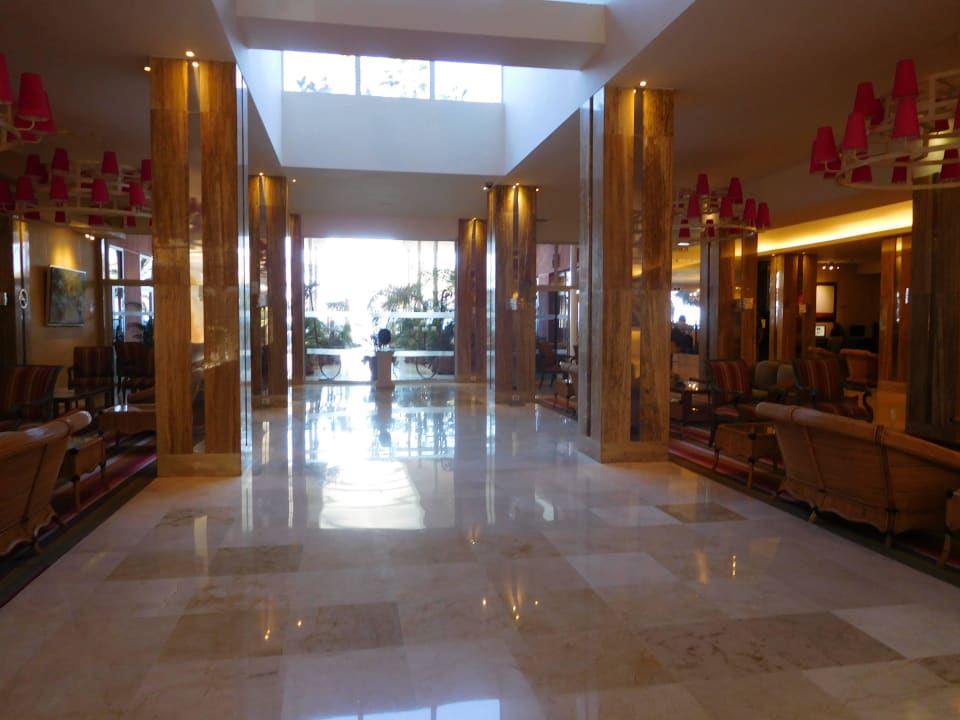 Lobby Bull Reina Isabel & Spa
