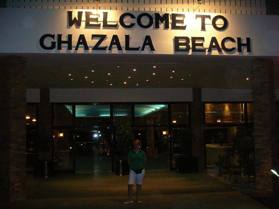 Vor dem Hotel Ghazala Beach