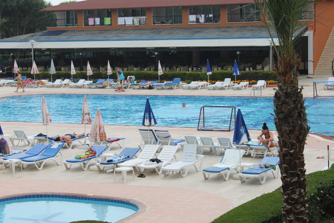 Главный бассейн Club Turtas Beach Hotel