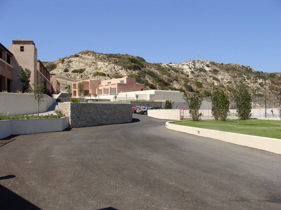 Vor dem Hoteleingang Atlantica Belvedere Resort