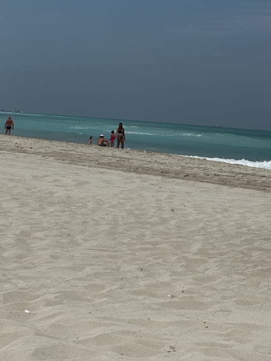 Strand Saadiyat Rotana Resort &  Villas