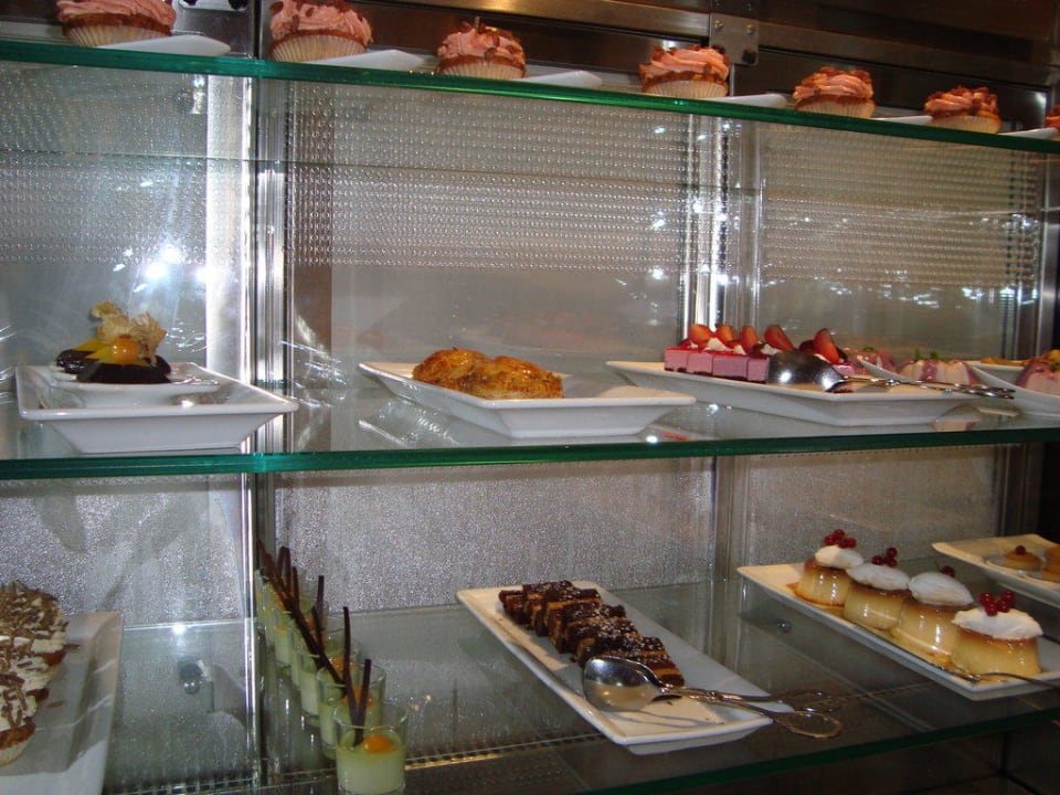 Dessertauswahl Hotel Danat Jebel Dhanna Resort