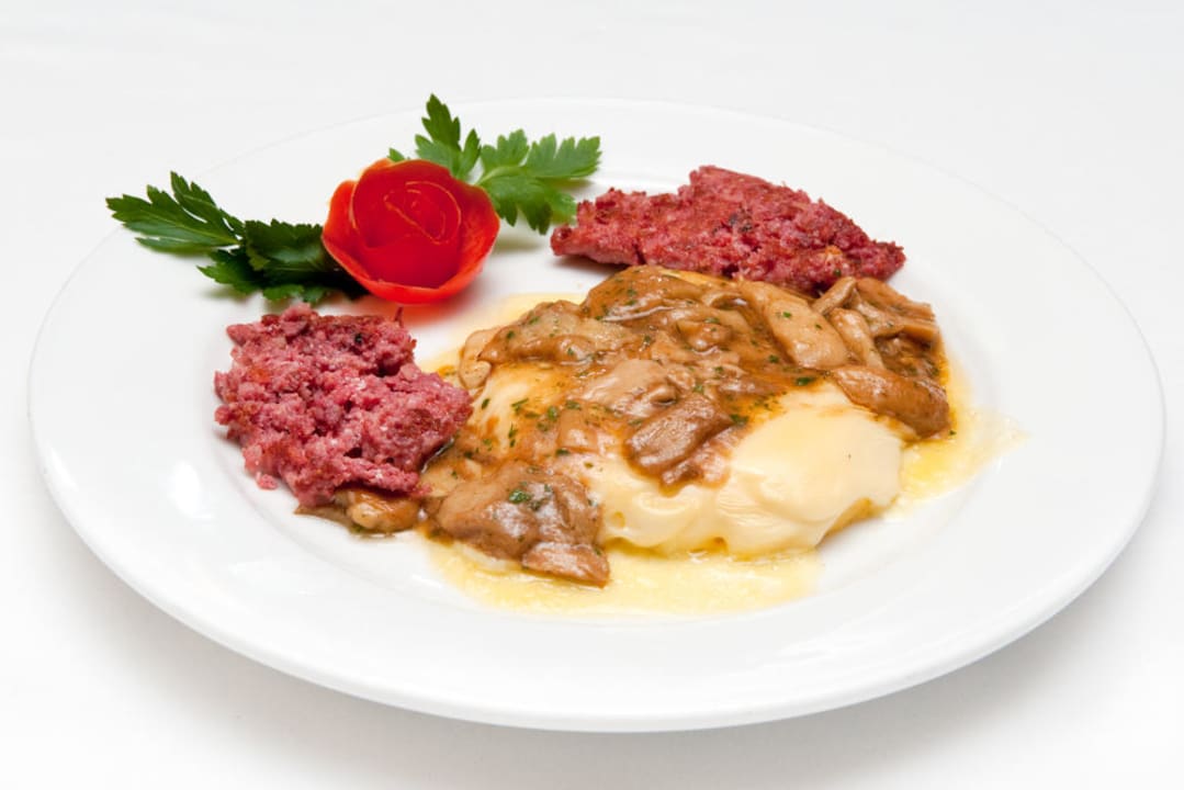 Polenta mit Pilzen und Kaese - Ristorante Benaco Hotel Benaco