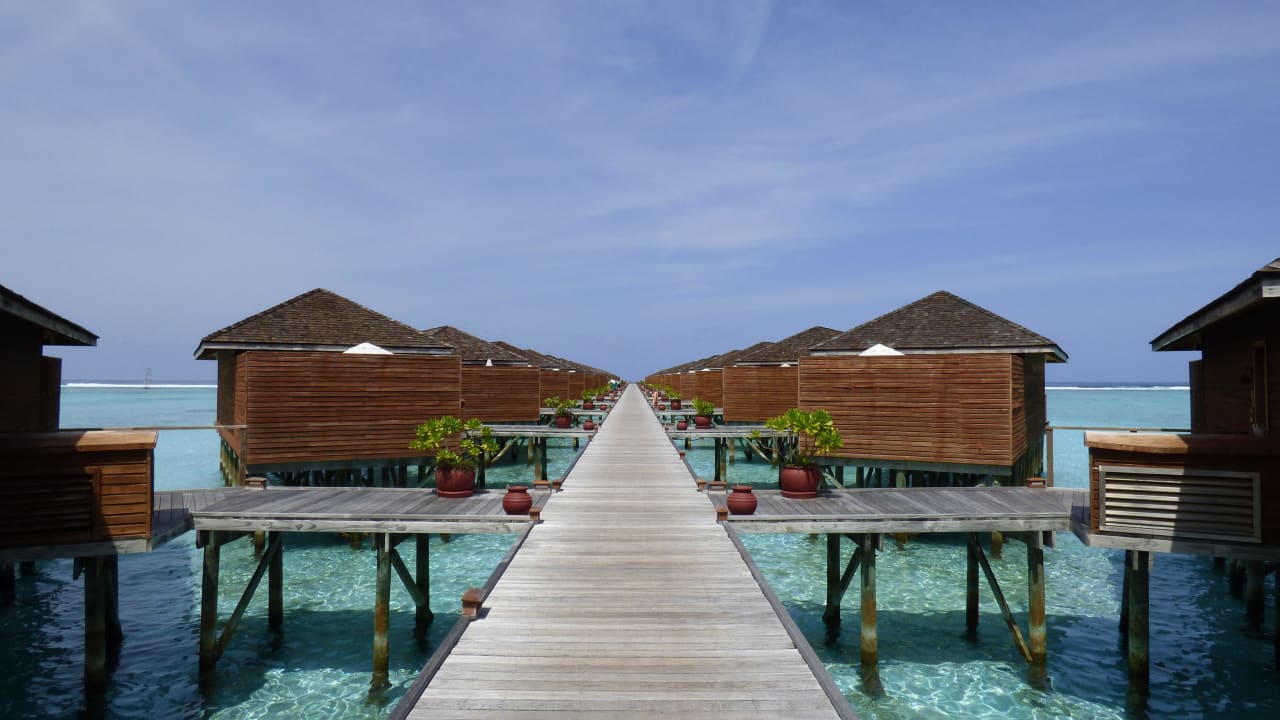 Zugang zu unserer Jacuzzi Beach Villa Meeru Maldives Resort Island