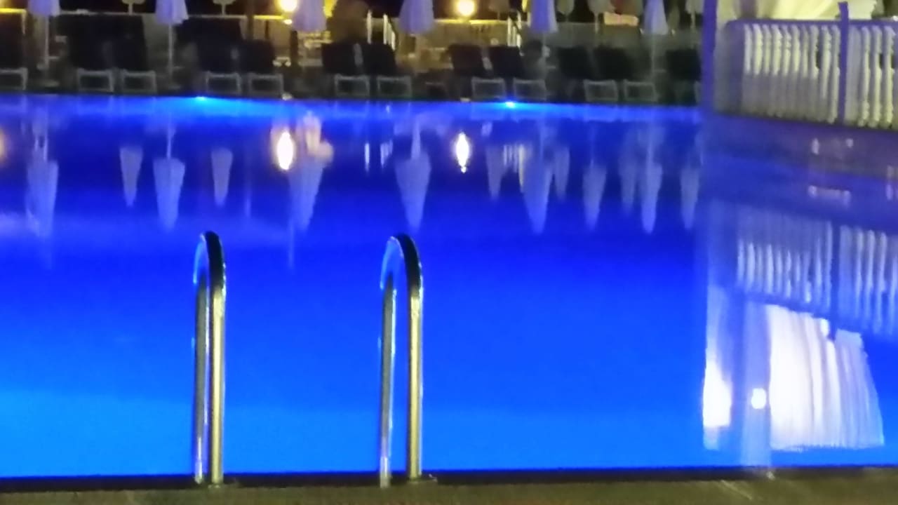 Pool am Abend Hotel Club Nena