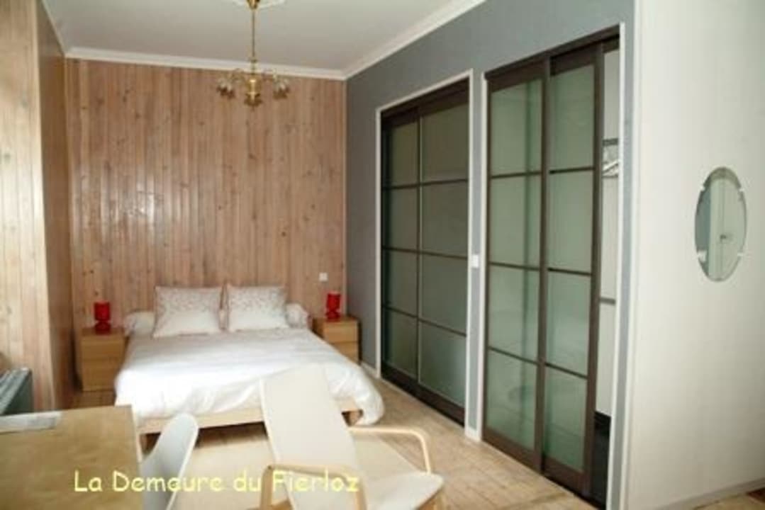 Chambre l'érable, sdb, placards, WC Guesthouse La Demeure du Fierloz