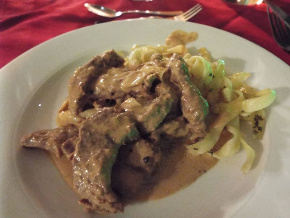 Abendessen: Hauptgericht Damara Mopane Lodge