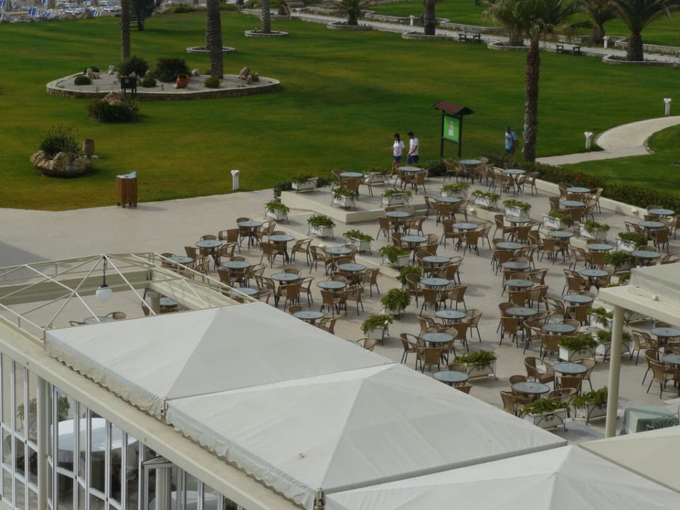 Restauracja na świeżym powietrzu Rodos Palladium Leisure & Wellness