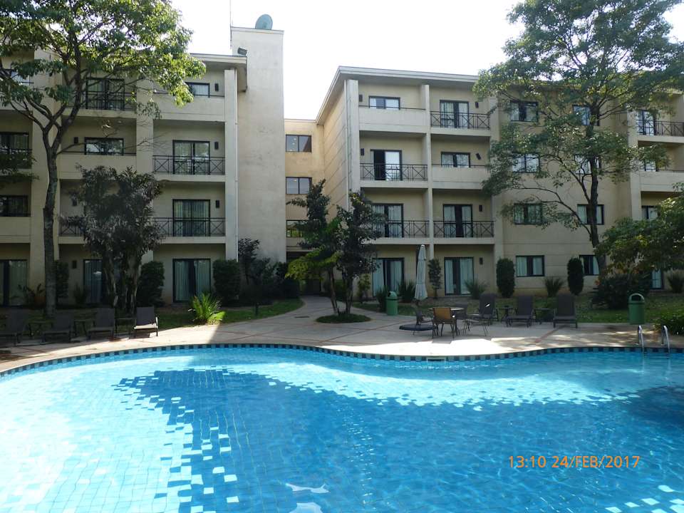 Sauberer und gepflegter Pool Hotel Panamby Guarulhos