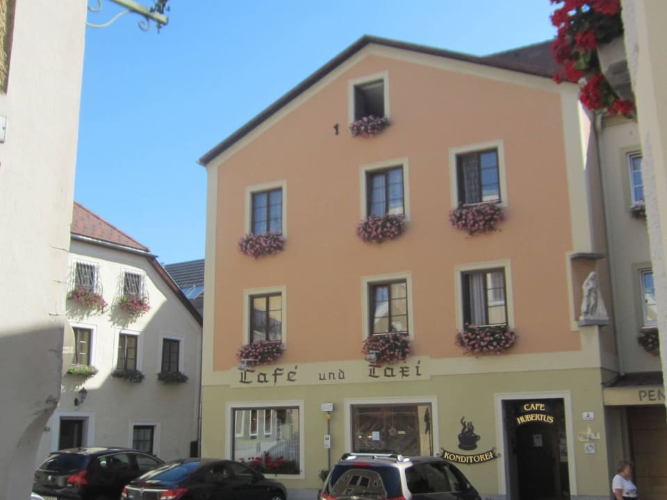 Haupthaus,links Dependance Hotel Hubertus