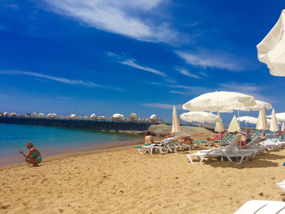 Blick zum Peer Azura Deluxe Resort & Spa Hotel