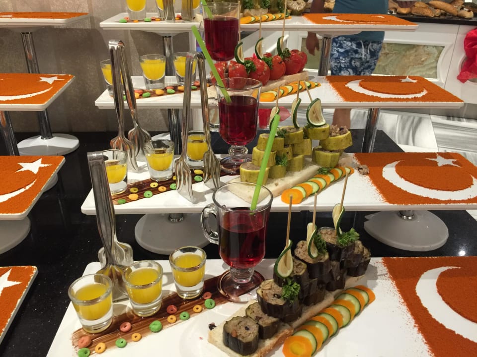 Büffet Azura Deluxe Resort & Spa Hotel