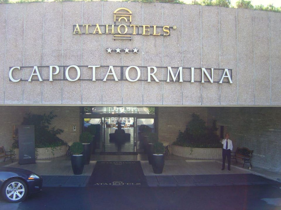 Ingang hotel UNAHOTELS Capotaormina