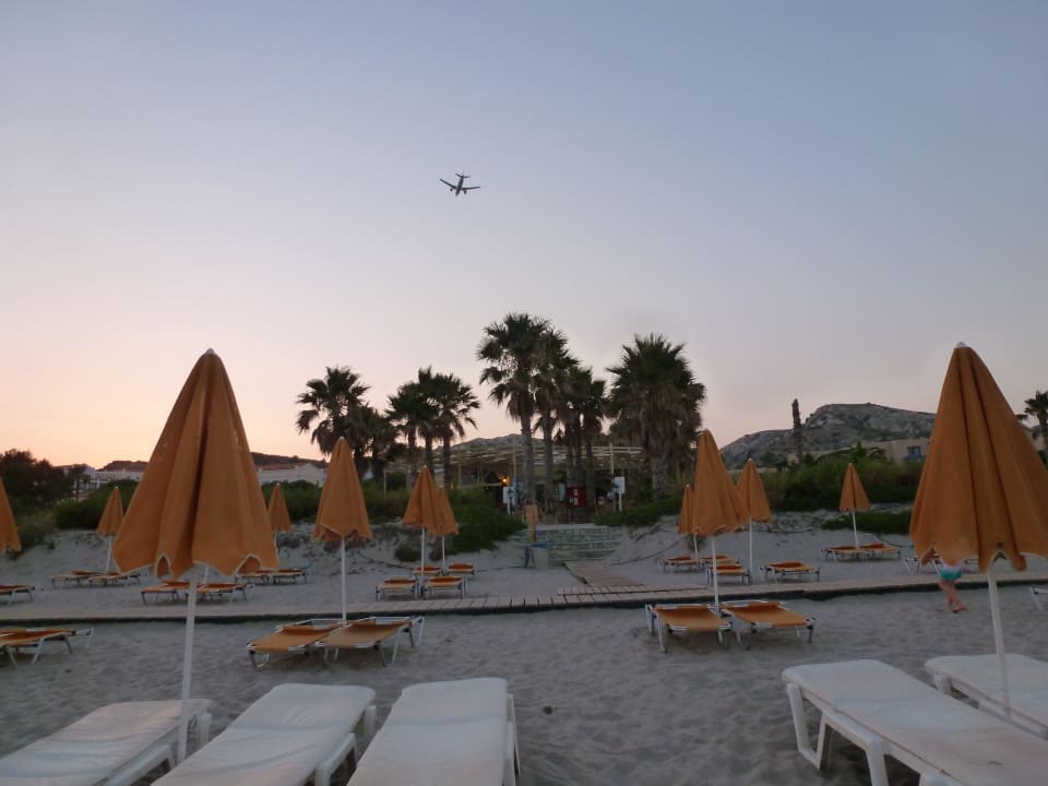 Direkte Einflugschneise Porto Bello Beach