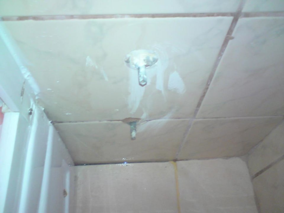 Offene Stäbe die aus der Wand ragen -  Verletzungsgefahr Clover Magic Park Beach Alanya