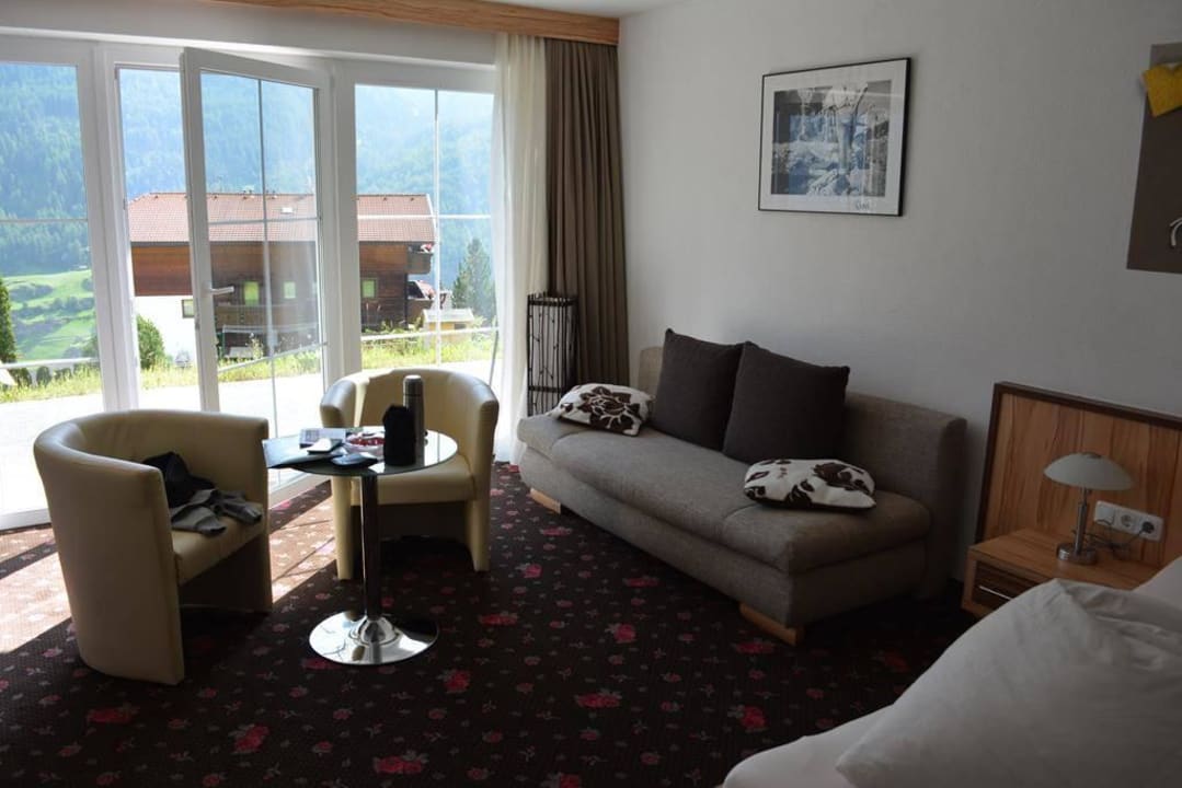 Sofa und Tisch, Arnika Gasthof Felsenstüberl