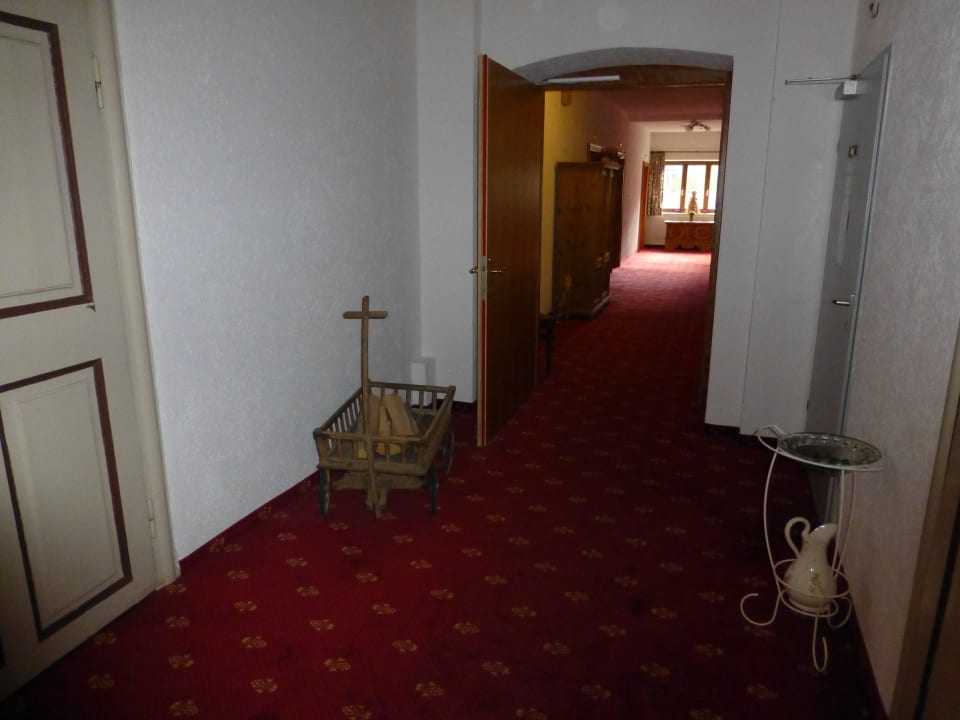 Flur 1 OG Hotel Krone Tirol