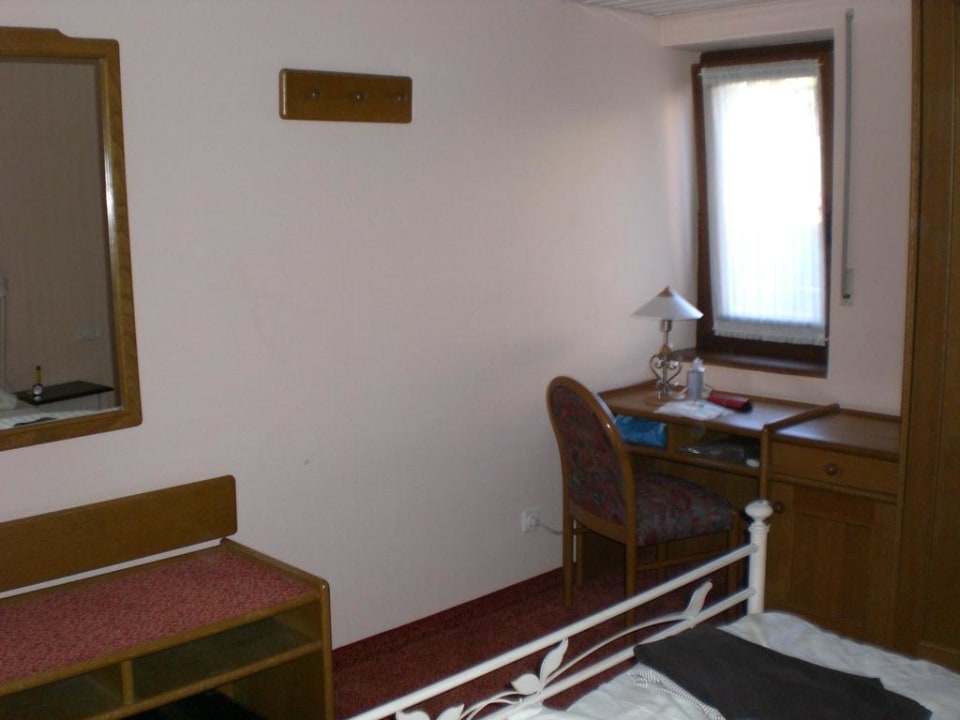 Schlafzimmer im 1. Stock Hotel Glockenspiel Poseidontherme