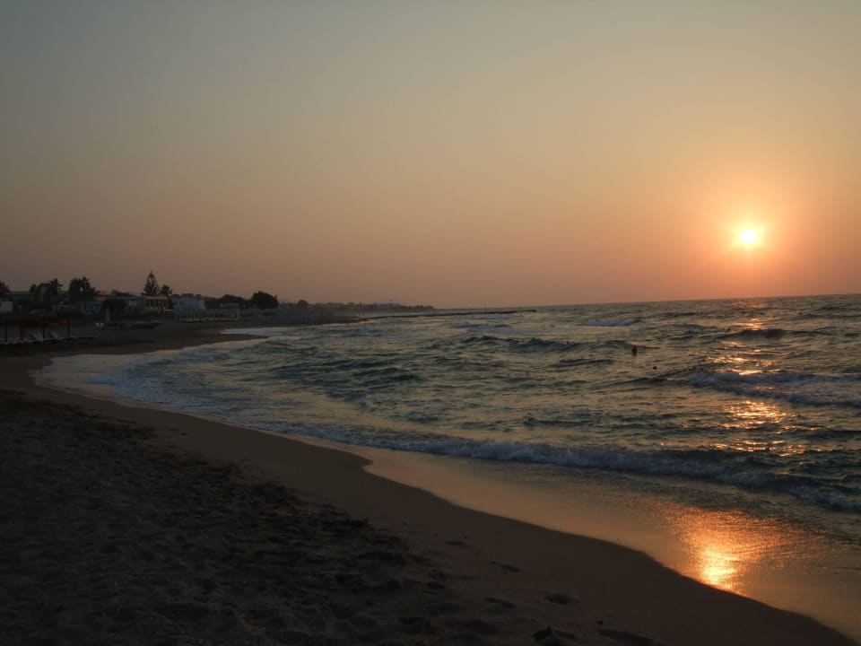 Sonnenuntergang am Meer Bella Beach Hotel