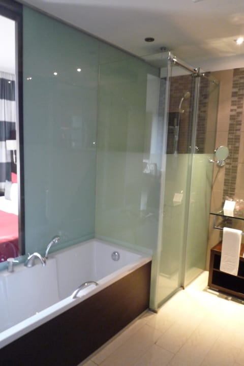 Bad zum Zimmer hin (Schiebetür und Glasscheibe) Hotel & Spa Villa Olimpic@ Suites